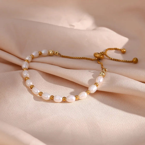 Eleganta romantiska aproce ar pērlēm