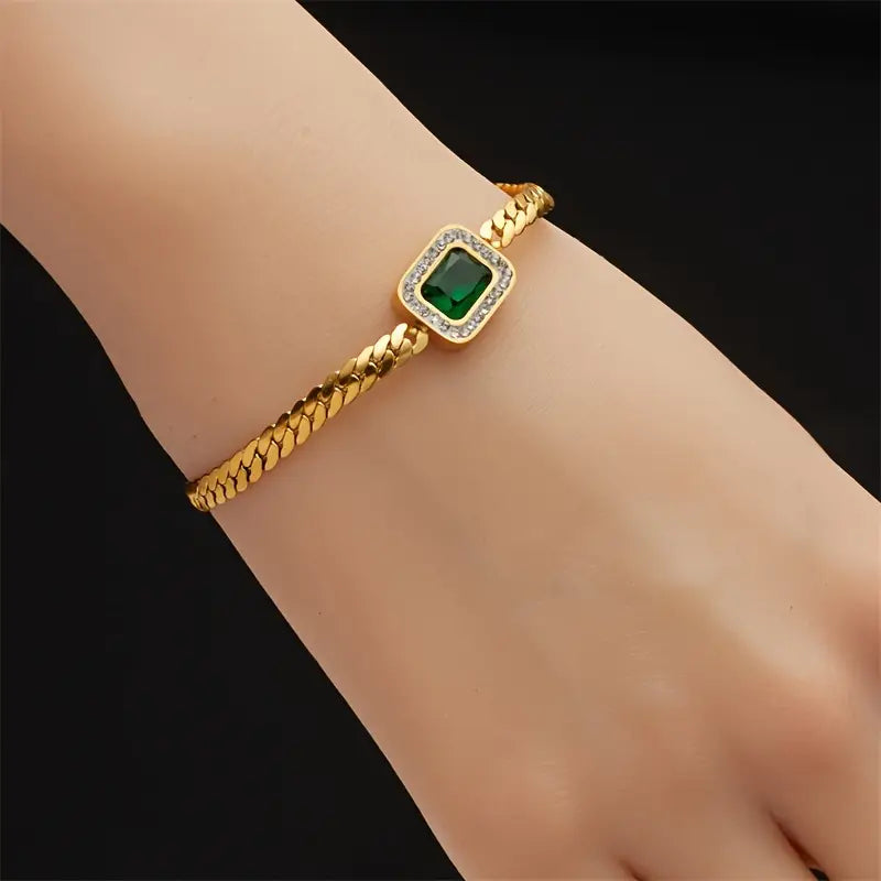Kubiešu ķēdes aproce ar kvadrātveida smaragdu
