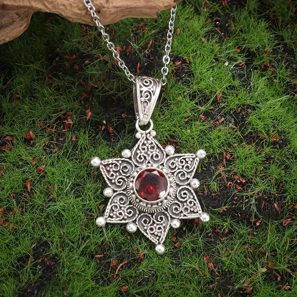 Baltā zelta kaklarota „Jessindra Carmalyth“