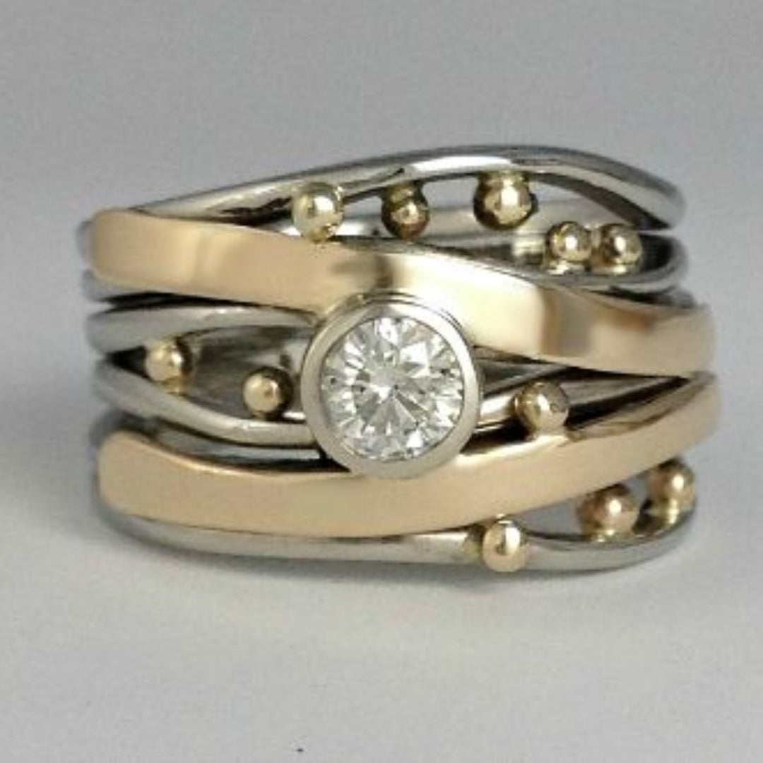 Elegants zelta gredzens ar cirkonu un izsmalcinātu iekšpusi