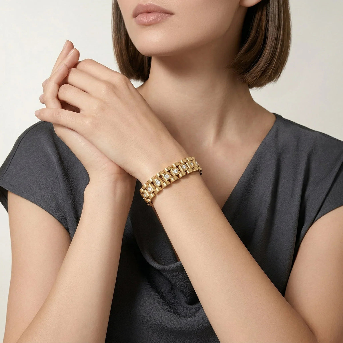 Zelta aproce pulksteņa siksniņas stilā