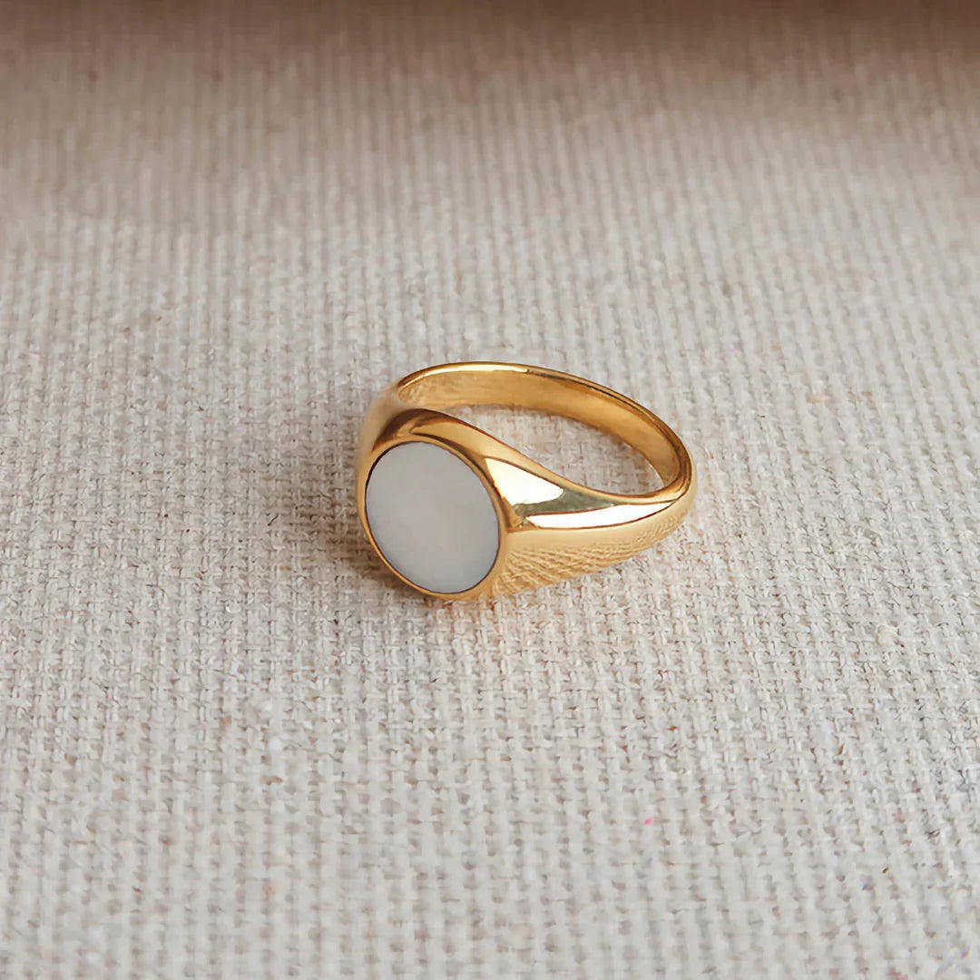 Zelta gredzens ar perlamutru