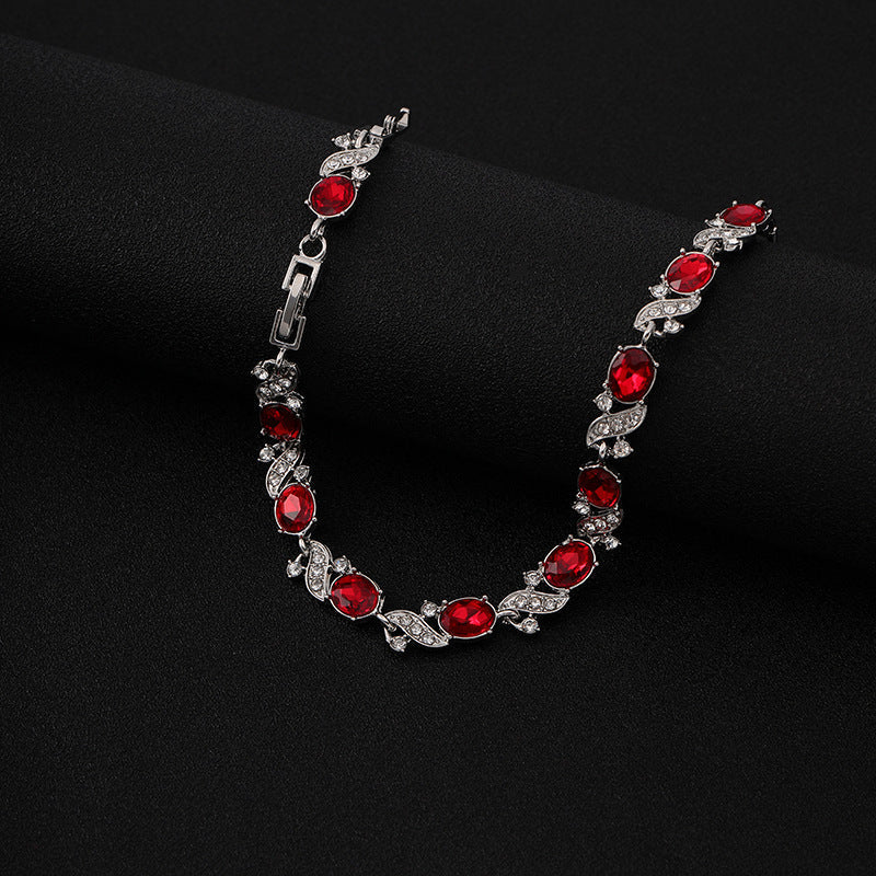Aproce Giada Valrouge | Baltais zelts