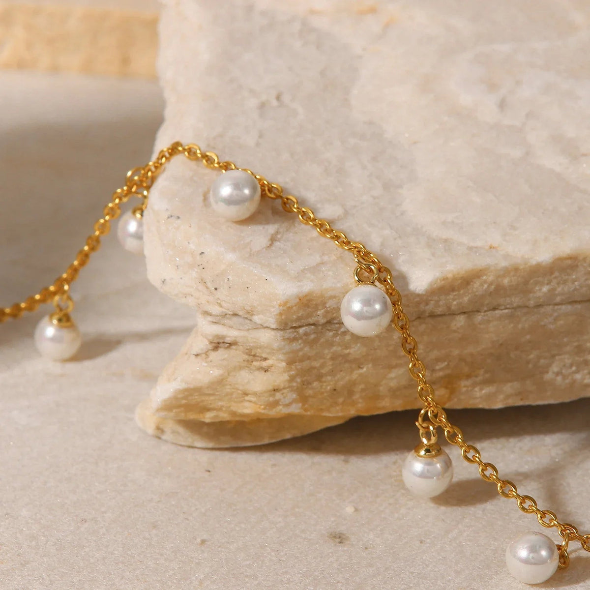 Zelta kāju ķēdīte Astrid