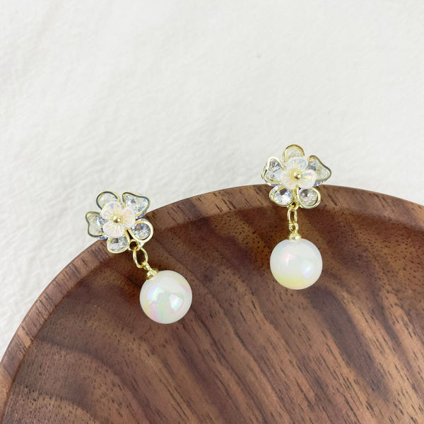 Pērļu ziedu auskari