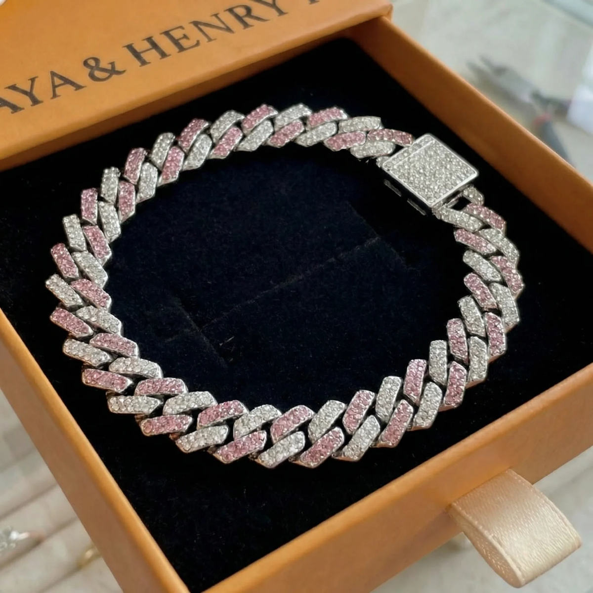 Baltā zelta kubiešu ķēdes aproce „Pink Shimmer“