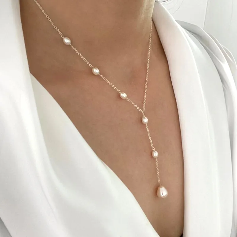 Eleganta sudraba kaklarota ar vintāžas kulonu