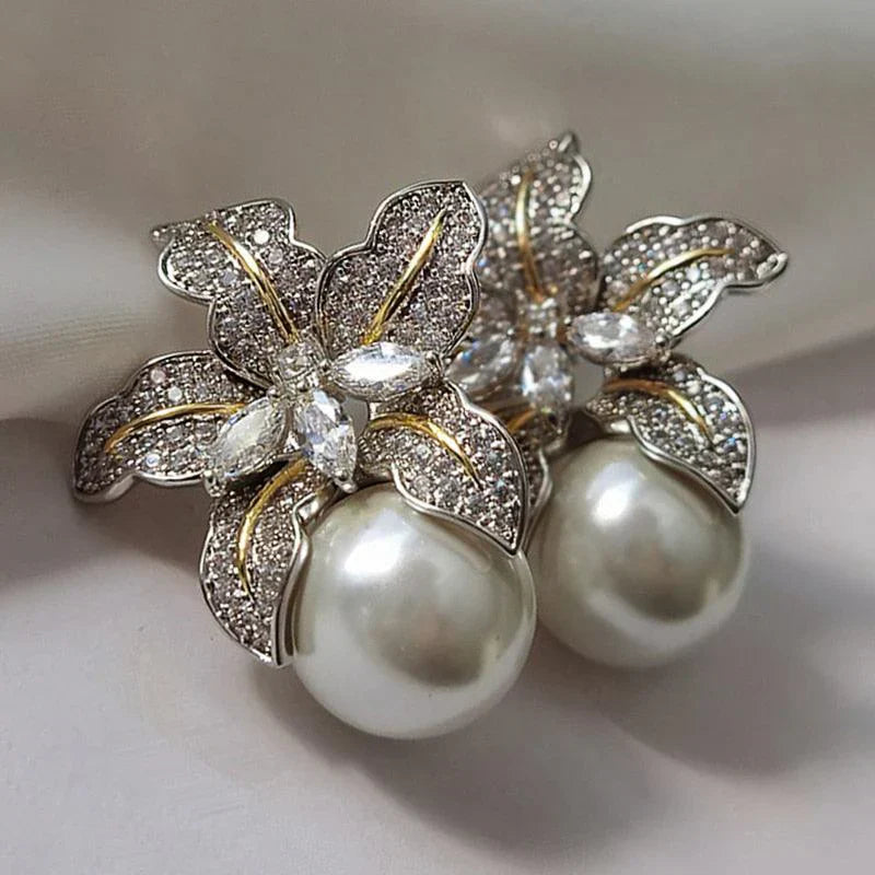Izsmalcināti ziedu pērļu auskari | Baltais zelts