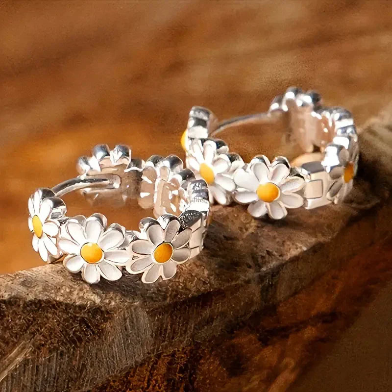 Eleganti margrietiņu riņķa auskari | Baltais zelts